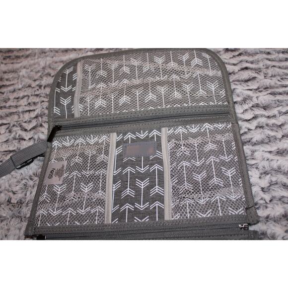 Kopi Baby Portable Diaper Changing Pad Gray Arrows - Picture 3 of 5